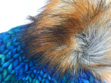 Load image into Gallery viewer, Blue-Green Merino Chapeau
