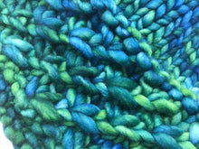 Load image into Gallery viewer, Blue-Green Merino Chapeau